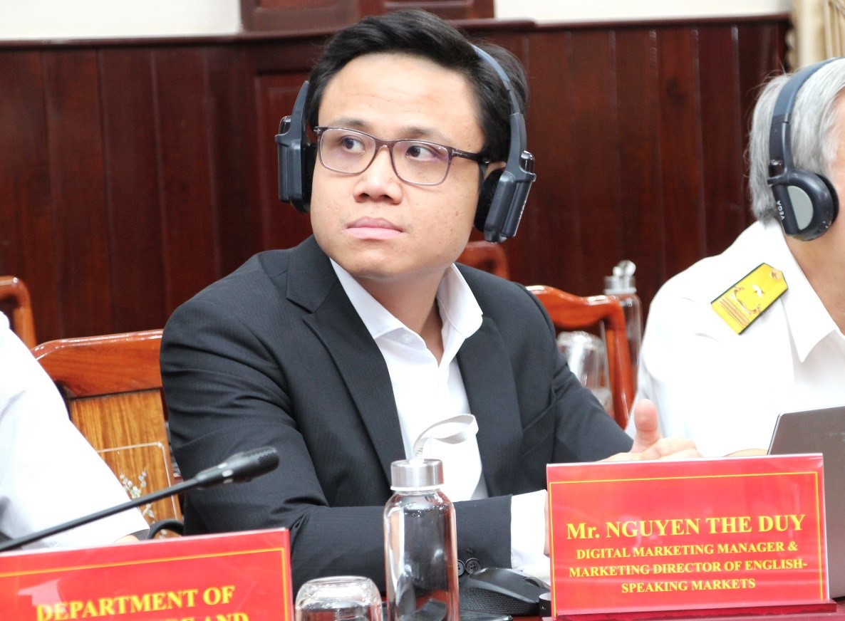 Ông Nguyễn Thế Duy – Giám đốc tiếp thị thị trường Tiếng anh Becamex IDC trao đổi tại hội nghị.
